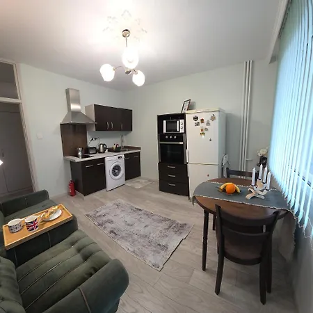 Zakky Cozy To The Center And International Fair Apartment