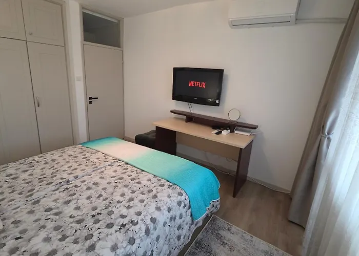 Apartment Zakky Cozy To The Center And International Fair